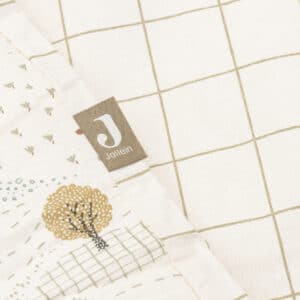 Närbild på Tiny Park bäddset i mjuk bomull från Jollein för spjälsäng och barnrum